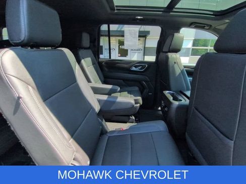 Used 2023 Chevrolet Suburban Z71 w/ Luxury Package AWD/4WD image 28