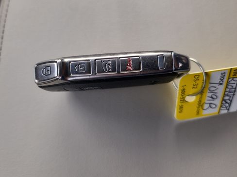 Used 2024 Kia Carnival EX FWD image 39