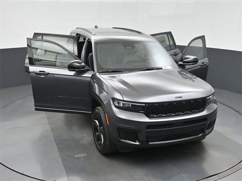 New 2025 Jeep Grand Cherokee L Altitude image 56