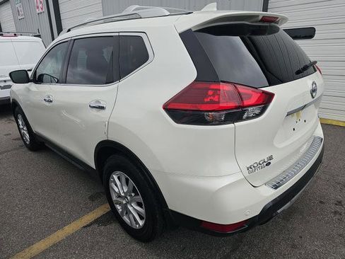 Used 2020 Nissan Rogue SV FWD image 2