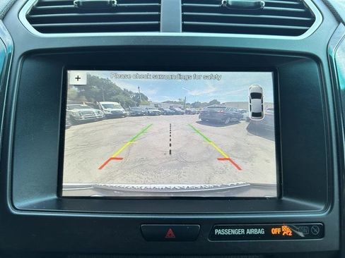 Used 2017 Ford Explorer XLT w/ Equipment Group 201A FWD image 17