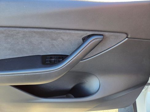 Used 2021 Tesla Model Y Long Range image 18