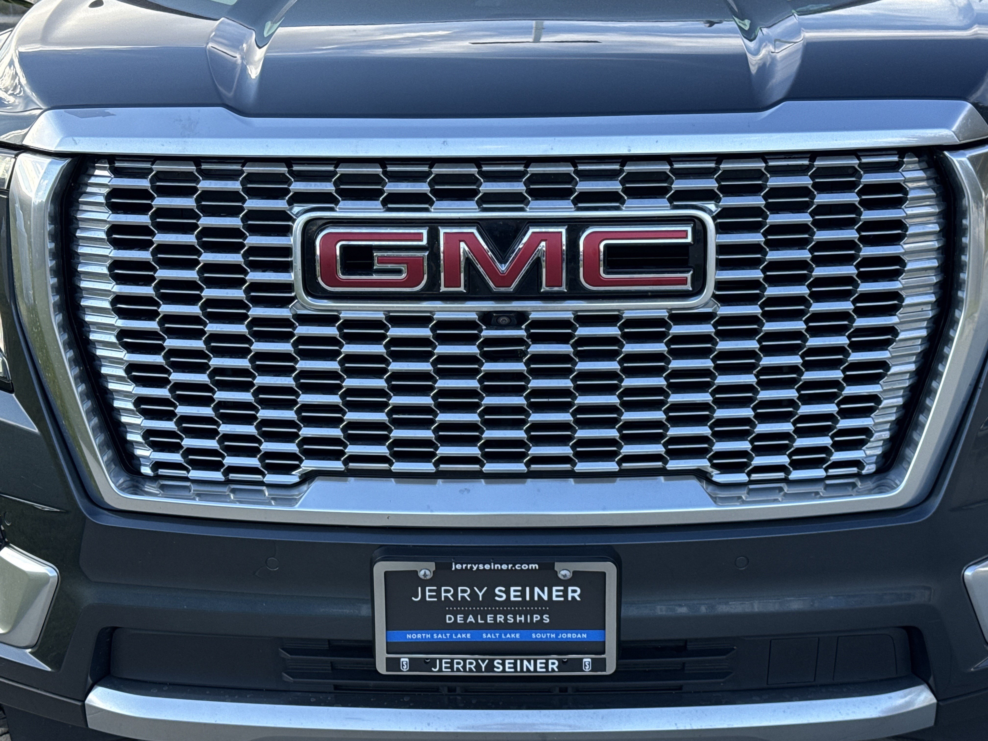 Used 2021 GMC Yukon XL Denali w/ Denali Premium Package AWD/4WD image 9