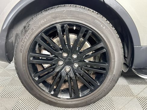 Used 2017 Land Rover Discovery First Edition AWD/4WD image 31