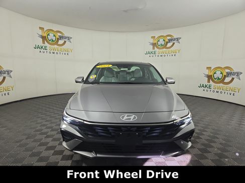 Used 2024 Hyundai Elantra Limited FWD image 3