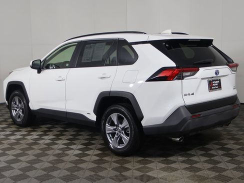 Used 2024 Toyota RAV4 XLE AWD/4WD image 7