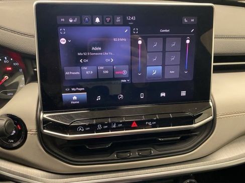 Used 2025 Jeep Compass Limited image 9