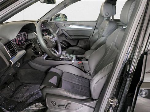 Certified 2025 Audi Q5 2.0T Premium Plus image 17