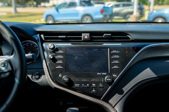 Used 2018 Toyota Camry SE w/ Audio Package FWD image 7