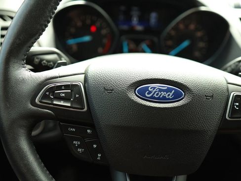 Used 2018 Ford Escape Titanium w/ Ford Safe & Smart Package FWD image 18