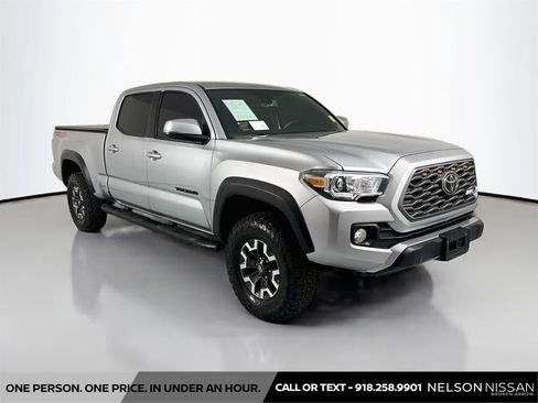 Used 2022 Toyota Tacoma TRD Off-Road w/ Technology Package AWD/4WD image 3