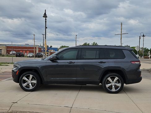 Used 2021 Jeep Grand Cherokee L Laredo AWD/4WD image 2