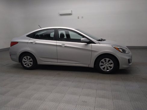 Used 2017 Hyundai Accent SE image 11