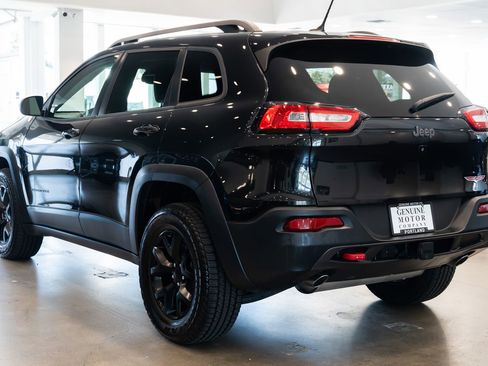 Used 2015 Jeep Cherokee Trailhawk w/ Comfort/Convenience Group image 6