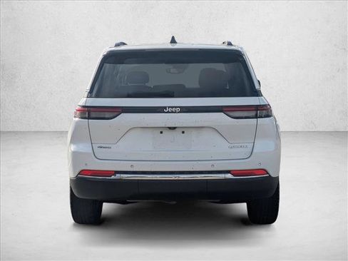 Used 2022 Jeep Grand Cherokee Laredo w/ Luxury Tech Group I image 6