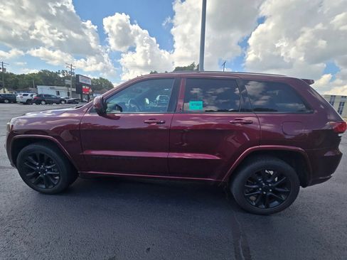 Used 2018 Jeep Grand Cherokee Altitude AWD/4WD image 4