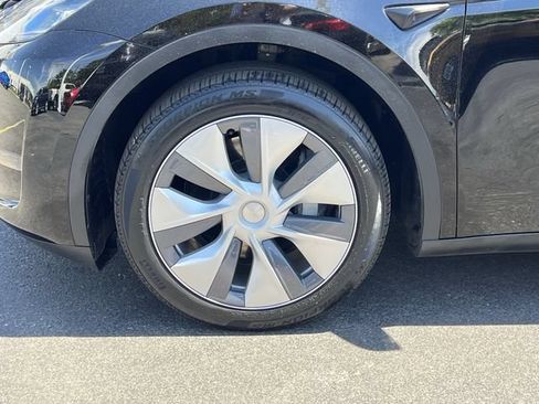 Used 2023 Tesla Model Y Long Range AWD/4WD image 13