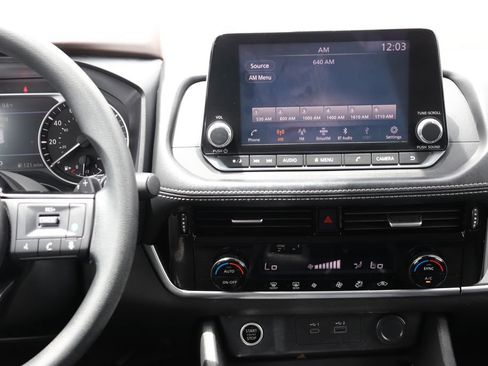 Used 2021 Nissan Rogue SV FWD image 15