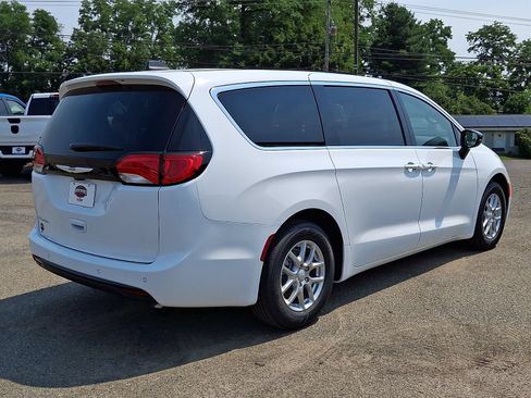 New 2027 Chrysler Pacifica LX FWD image 4