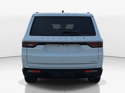 Used 2024 Jeep Wagoneer Series II w/ Flexible Seating Group RWD image 7