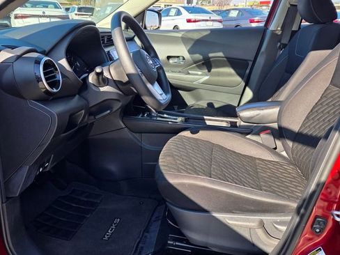 Used 2022 Nissan Kicks SV image 5