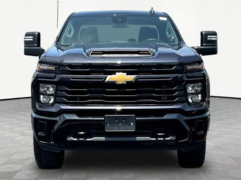 Used 2024 Chevrolet Silverado 2500 Custom AWD/4WD image 2