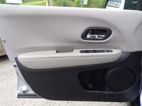 Used 2018 Honda HR-V LX image 13