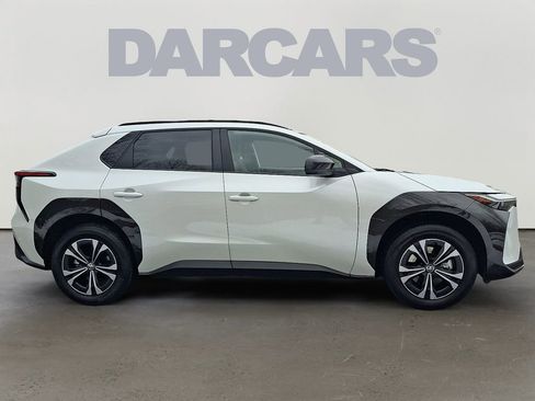 Used 2024 Toyota bZ4X XLE w/ Weather Package image 7