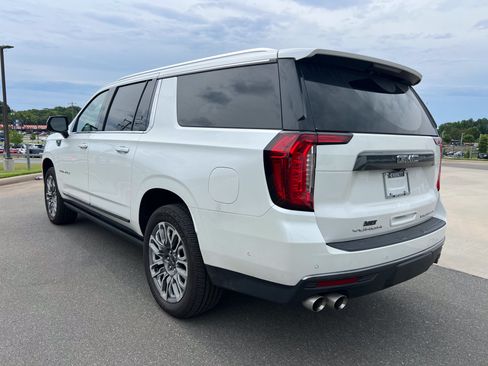 Used 2023 GMC Yukon XL Denali Ultimate AWD/4WD image 7
