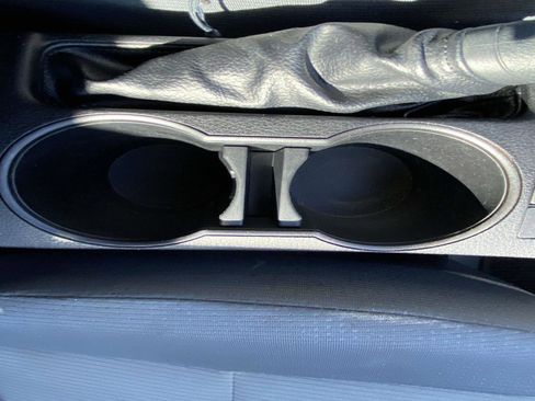 Used 2019 Toyota Corolla L image 40