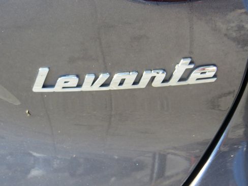 Used 2018 Maserati Levante GranLusso image 9