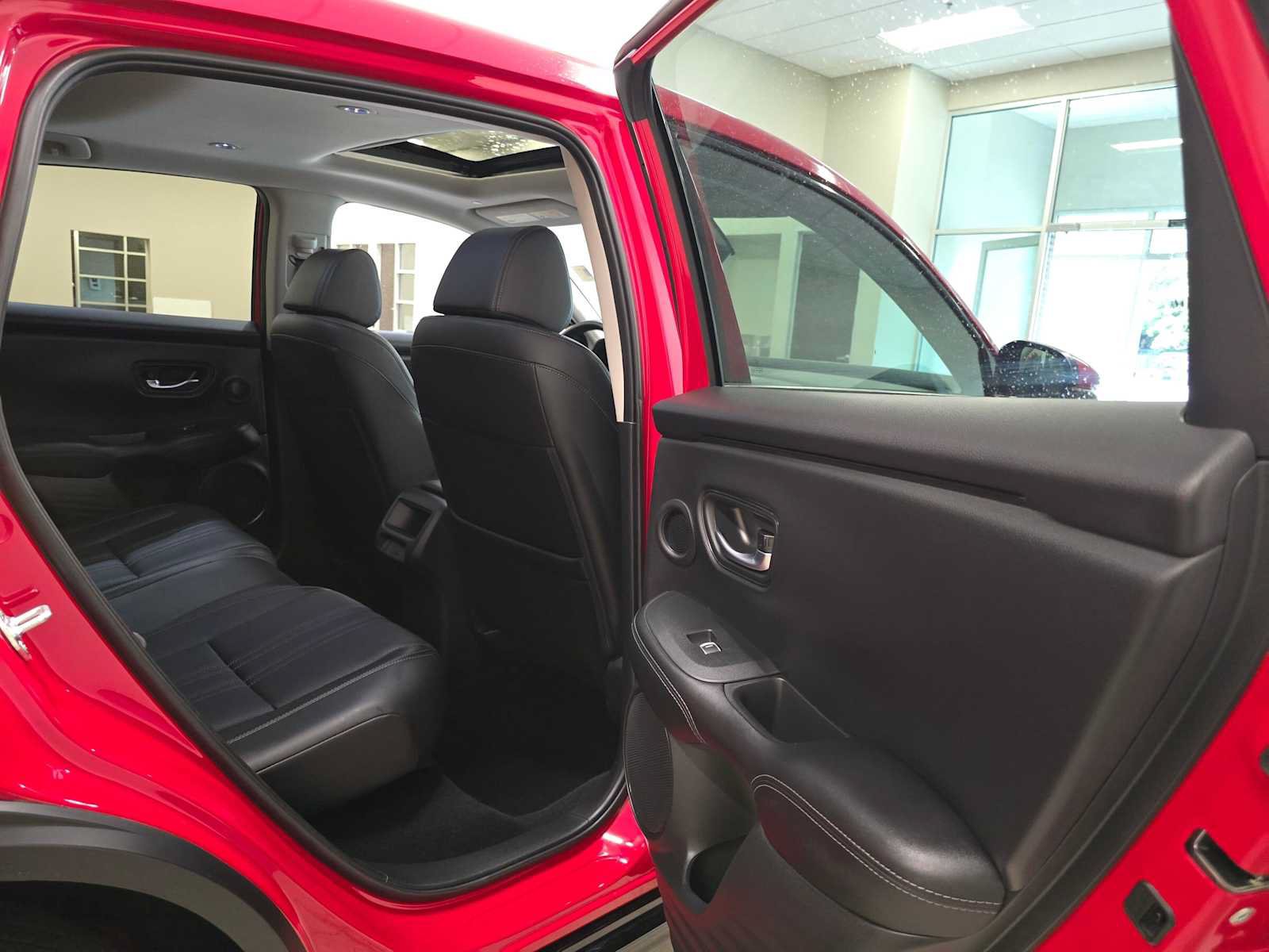 Used 2025 Honda HR-V EX-L image 28