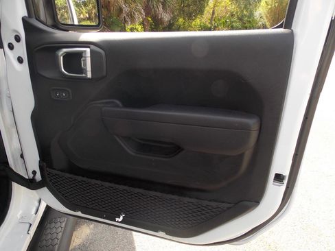Used 2023 Jeep Wrangler Unlimited Sport AWD/4WD image 19