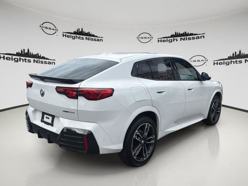 Used 2025 BMW X2 xDrive28i AWD/4WD image 5