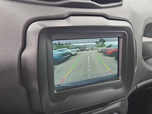 Used 2021 Jeep Renegade Sport image 18