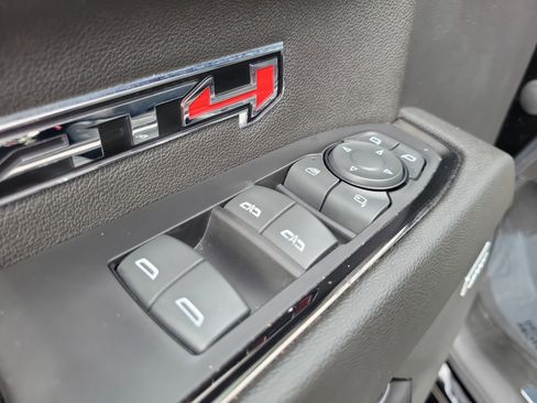 Used 2022 GMC Sierra 1500 AT4 image 25