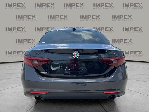 Used 2019 Alfa Romeo Giulia AWD w/ Nero Edizione image 4