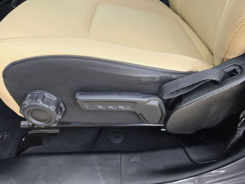 Used 2018 Jeep Wrangler Unlimited Sahara AWD/4WD image 15