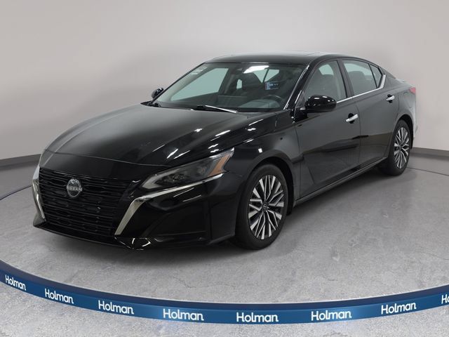 Used 2024 Nissan Altima 2.5 SV w/ SV Premium Package FWD image 1