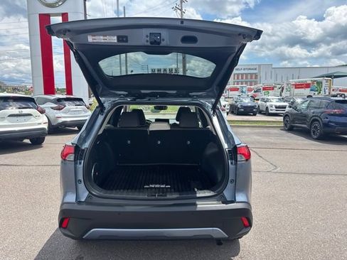 Used 2024 Toyota Corolla Cross XLE w/ Convenience Package AWD/4WD image 19