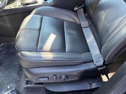 Used 2023 Chevrolet Traverse RS image 23