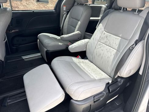 Used 2016 Toyota Sienna Limited Premium FWD image 40