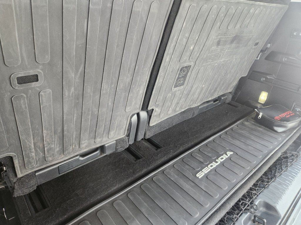 Used 2024 Toyota Sequoia Limited w/ Tow Technology Package AWD/4WD image 9