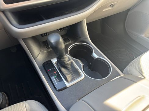 Used 2015 Toyota Highlander LE image 21