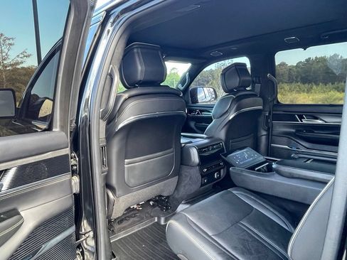 Used 2023 Jeep Grand Wagoneer Series II AWD/4WD image 43
