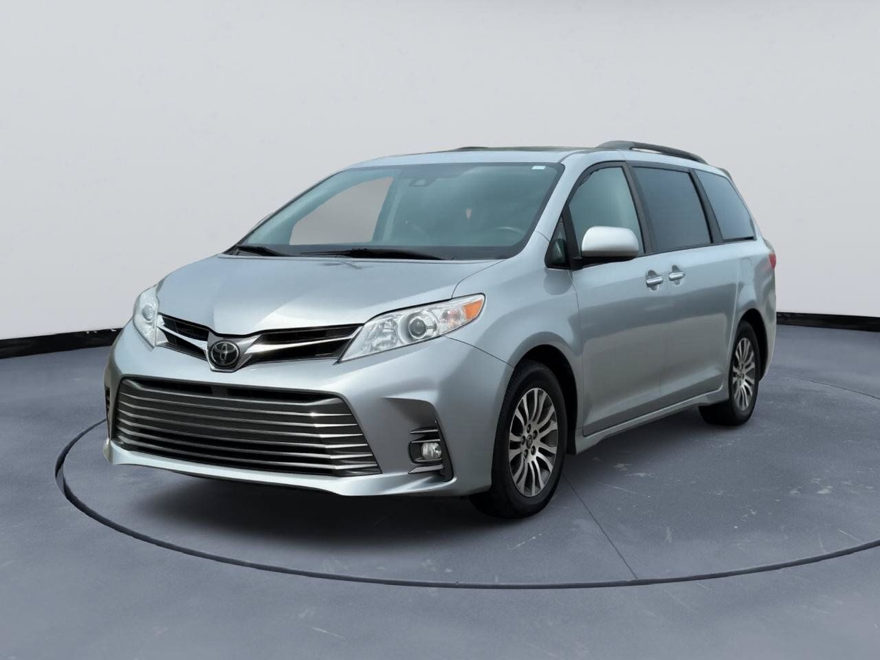 Used 2018 Toyota Sienna XLE FWD image 3