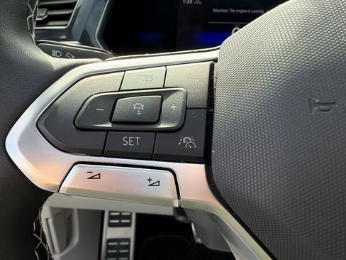 Used 2023 Volkswagen Tiguan SE R-Line image 18