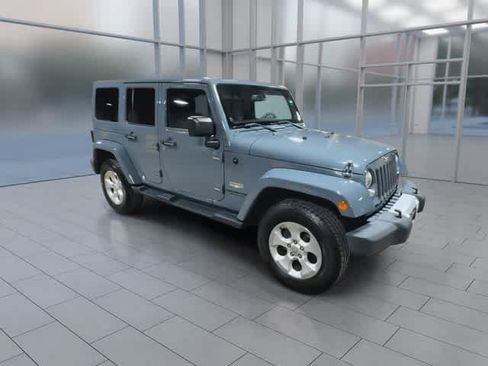 Used 2014 Jeep Wrangler Unlimited Sahara w/ Dual Top Group AWD/4WD image 2