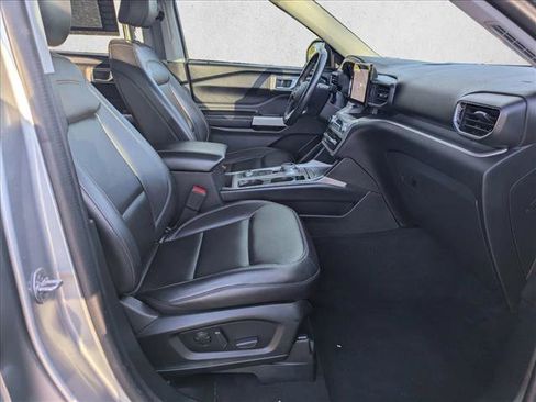 Used 2022 Ford Explorer XLT w/ Equipment Group 202A image 21