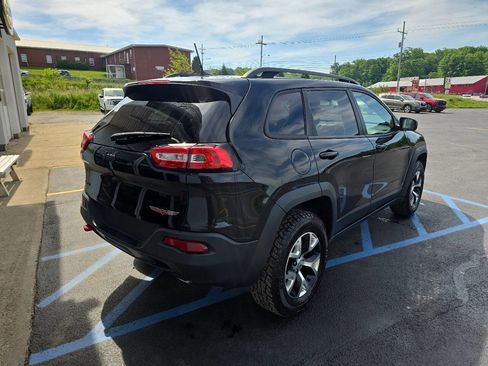 Used 2016 Jeep Cherokee Trailhawk w/ Cold Weather Group AWD/4WD image 6